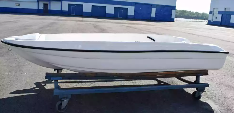 Стеклопластиковая лодка Пингвин (тримаран) в Костроме