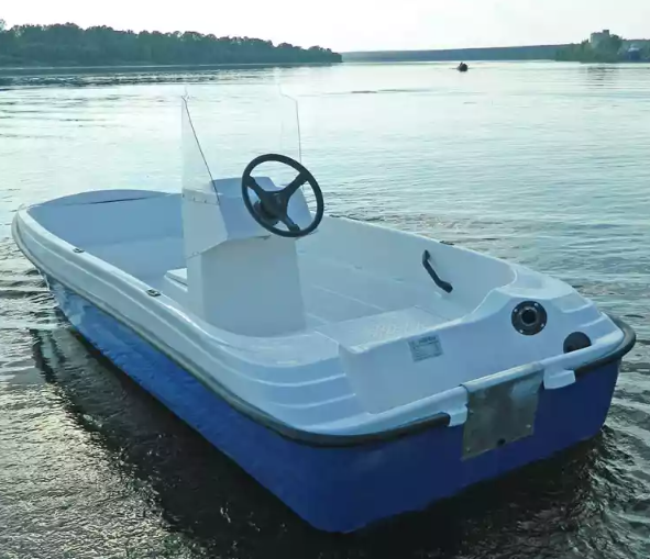Стеклопластиковая лодка Пингвин с консолью (тримаран) в Костроме