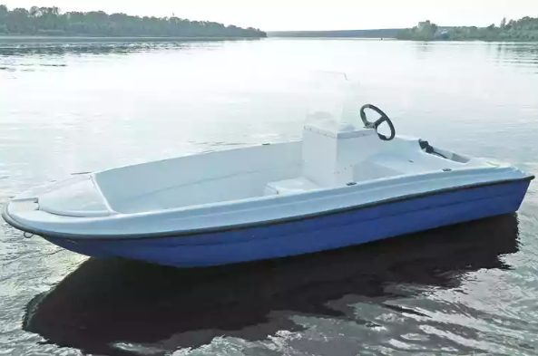 Стеклопластиковая лодка Пингвин с консолью (тримаран) в Костроме