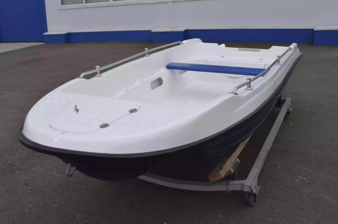 Стеклопластиковая лодка Пингвин New (тримаран) в Костроме