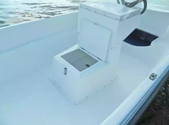 Стеклопластиковая лодка Пингвин с консолью (тримаран) в Костроме